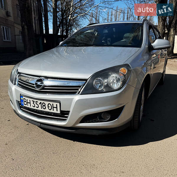 Универсал Opel Astra 2010 в Одессе