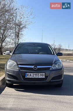 Универсал Opel Astra 2011 в 