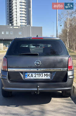 Универсал Opel Astra 2011 в 