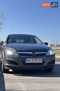 Универсал Opel Astra 2011 в 