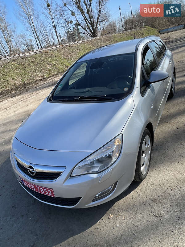 Opel Astra 2011