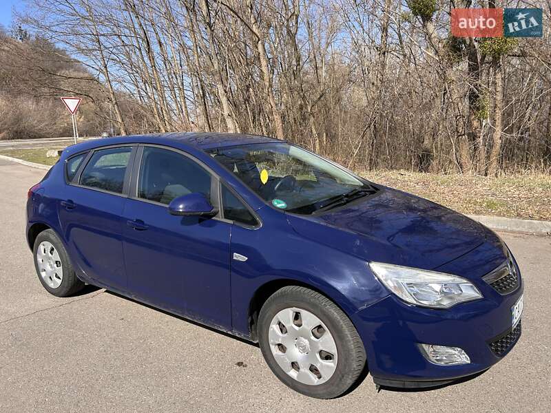 Хетчбек Opel Astra 2011 в Каневі