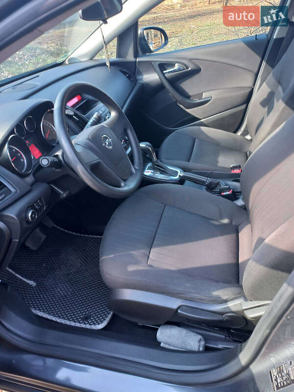 Универсал Opel Astra 2011 в Полтаве