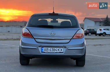 Хэтчбек Opel Astra 2004 в 