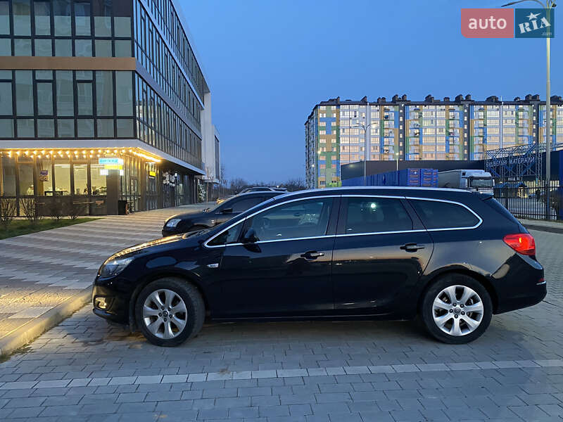 Универсал Opel Astra 2014 в Ивано-Франковске