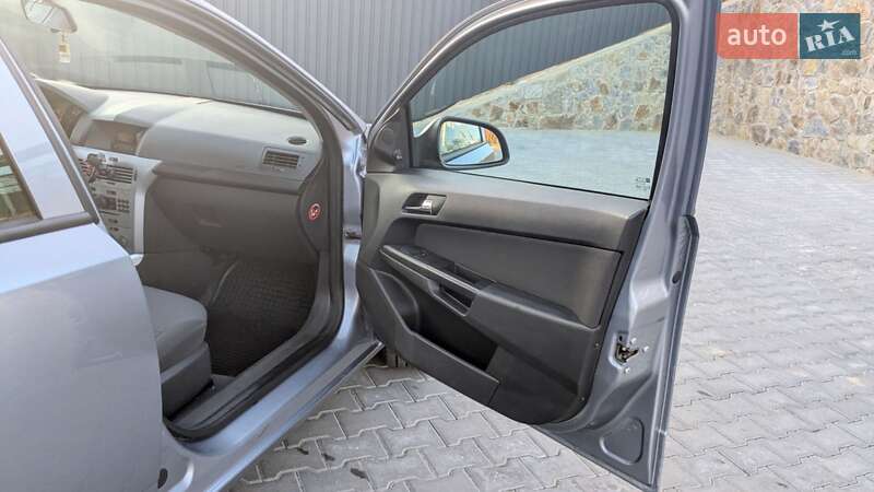 Хэтчбек Opel Astra 2010 в Виннице