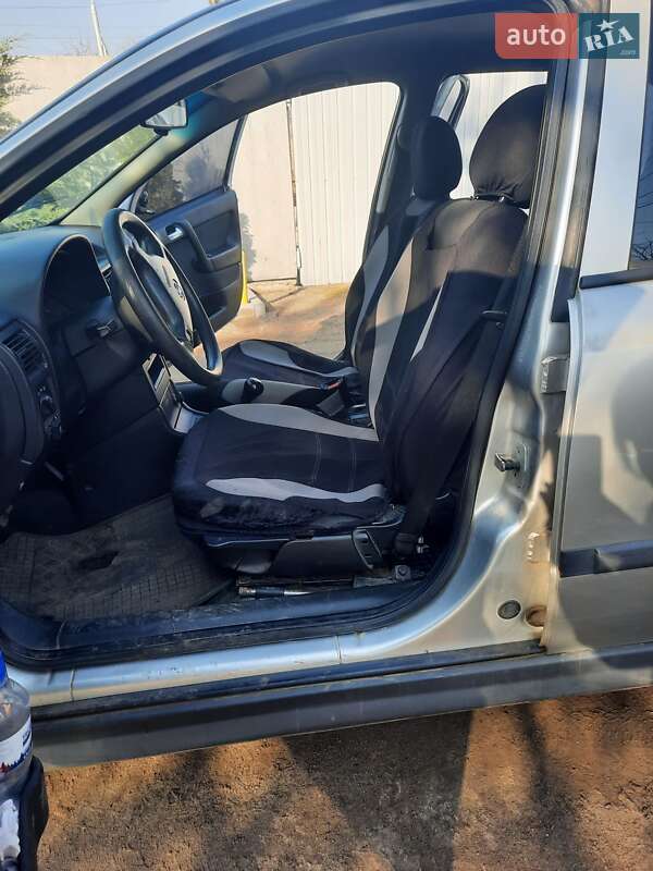 Седан Opel Astra 2005 в Сумах