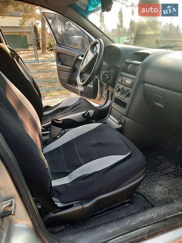 Седан Opel Astra 2005 в Сумах