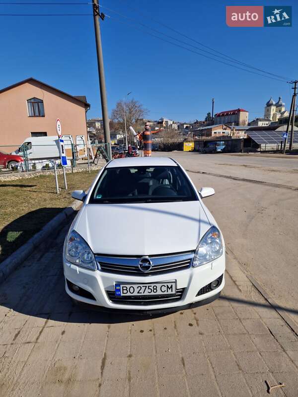 Хэтчбек Opel Astra 2009 в 