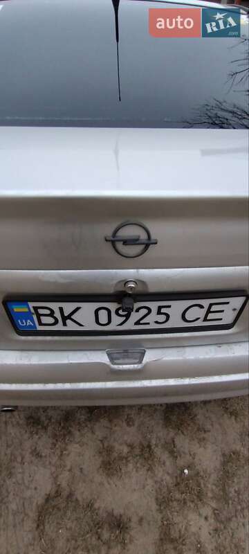 Седан Opel Astra 2005 в Ровно