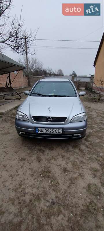 Седан Opel Astra 2005 в Ровно