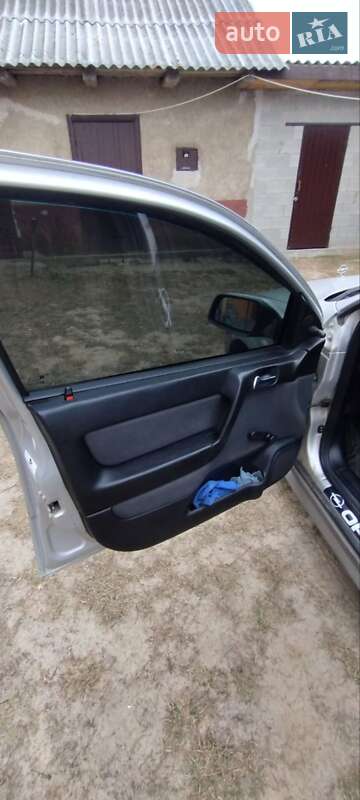Седан Opel Astra 2005 в Ровно