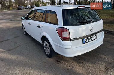 Універсал Opel Astra 2010 в Чернівцях
