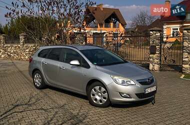 Универсал Opel Astra 2012 в 