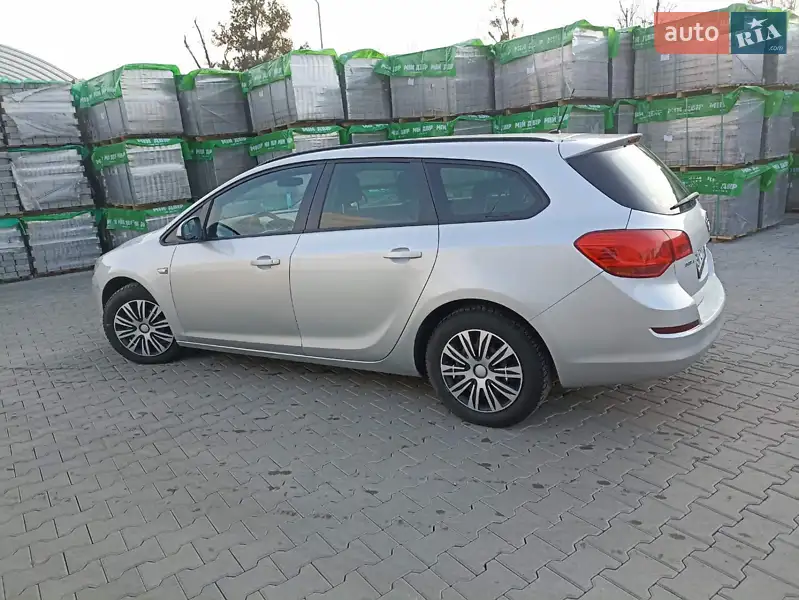 Opel Astra 2011