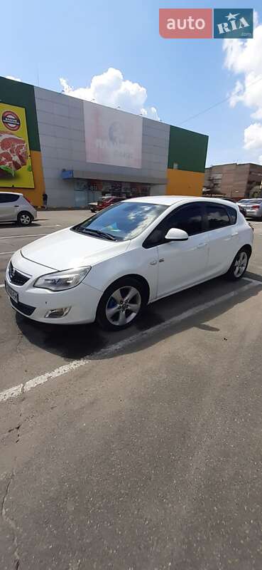 Хэтчбек Opel Astra 2011 в Нежине