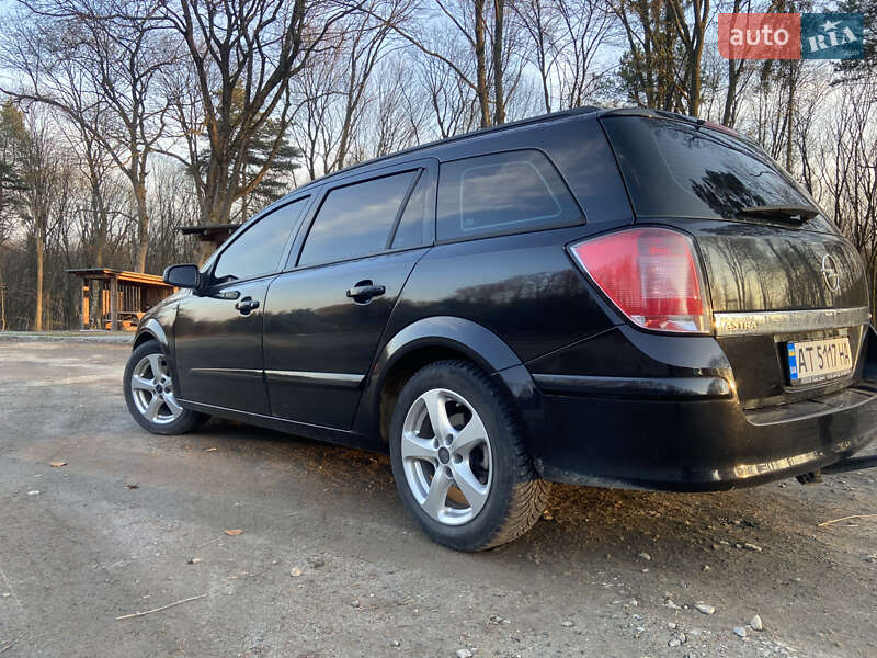 Універсал Opel Astra 2005 в Тернополі