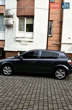 Хэтчбек Opel Astra 2006 в 