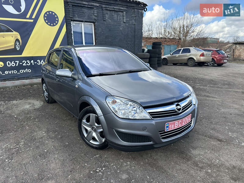 Хетчбек Opel Astra 2008 в 