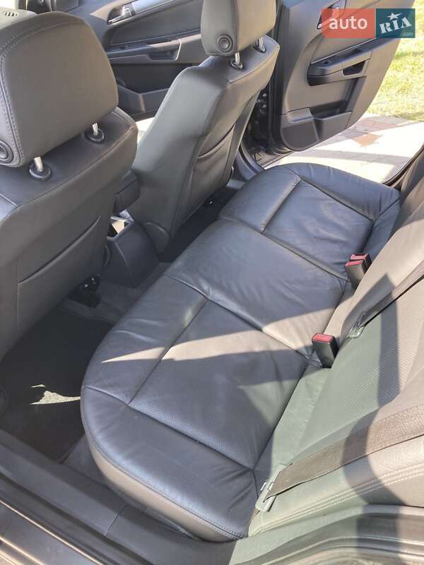 Универсал Opel Astra 2010 в Нововолынске
