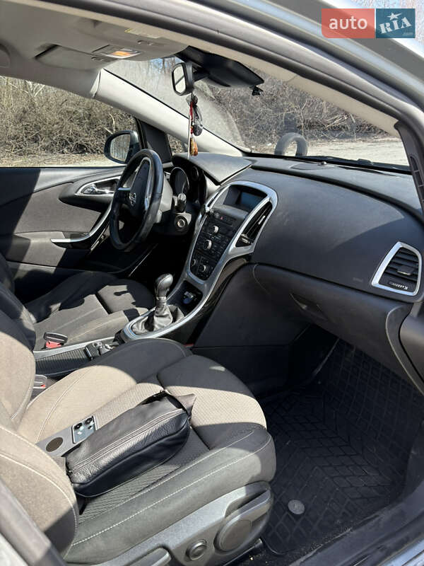 Универсал Opel Astra 2011 в Славуте