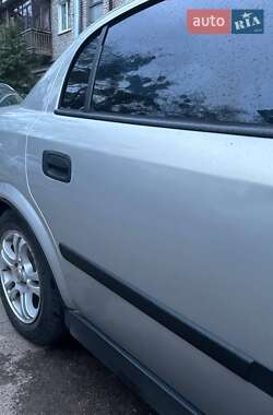 Седан Opel Astra 2005 в 