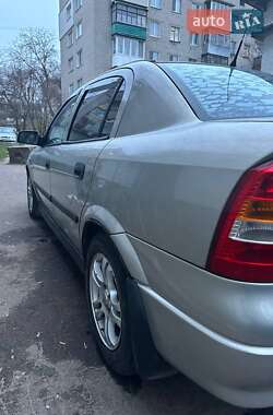Седан Opel Astra 2005 в 