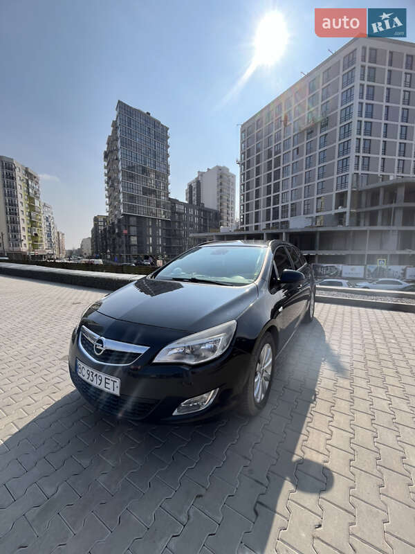 Универсал Opel Astra 2011 в 