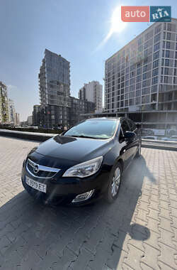 Универсал Opel Astra 2011 в 