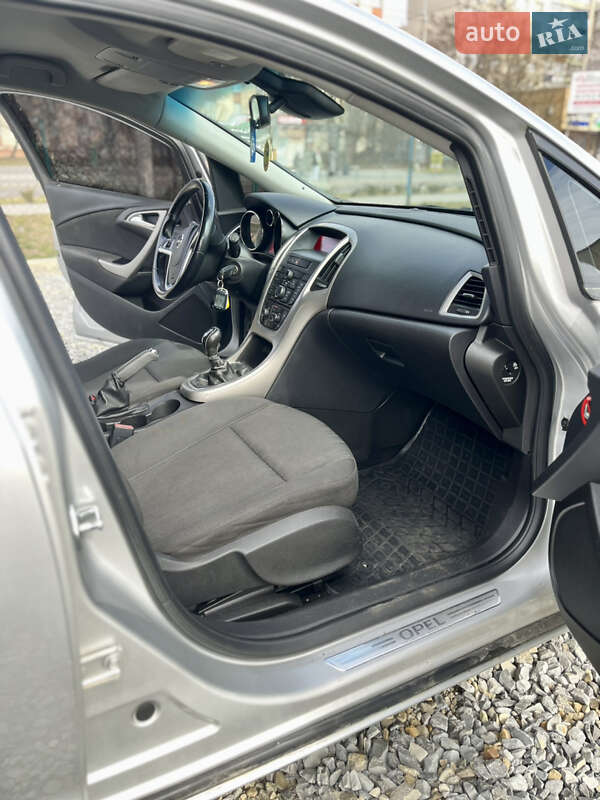 Хэтчбек Opel Astra 2010 в Черновцах