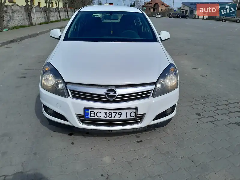 Opel Astra 2012