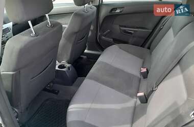 Хэтчбек Opel Astra 2012 в 