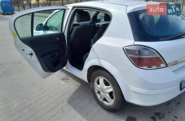 Хэтчбек Opel Astra 2012 в 