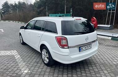 Универсал Opel Astra 2012 в 