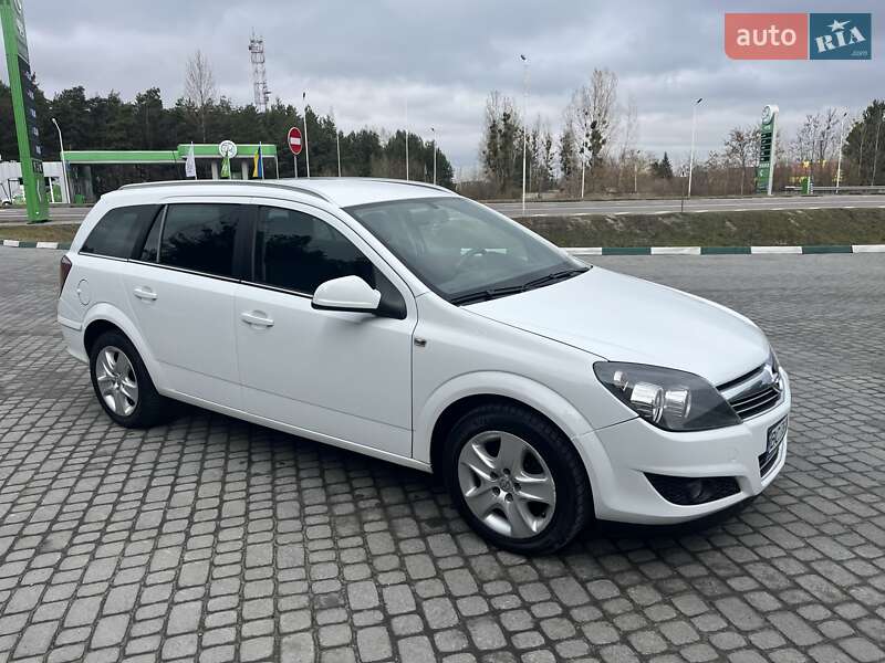 Універсал Opel Astra 2012 в Бродах