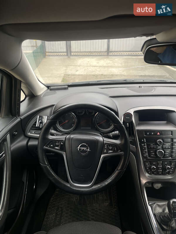 Универсал Opel Astra 2011 в Бердичеве