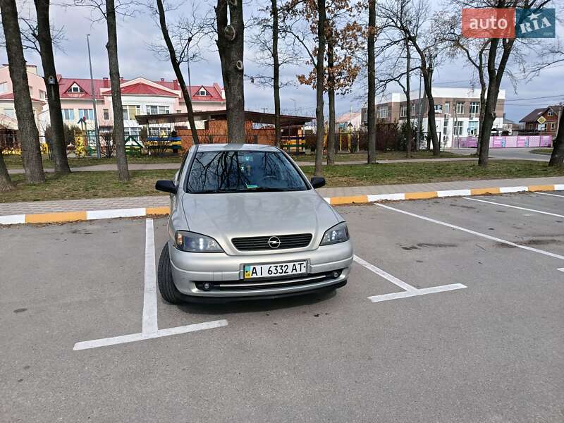 Седан Opel Astra 2006 в Киеве