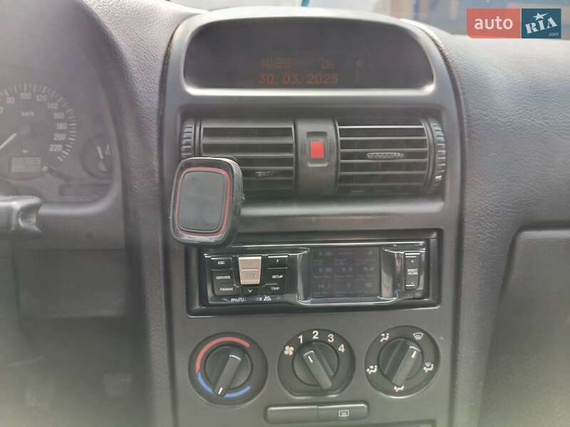 Седан Opel Astra 2006 в Киеве