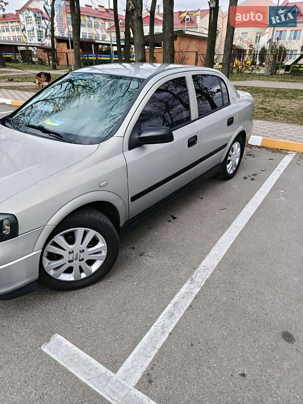 Седан Opel Astra 2006 в Киеве