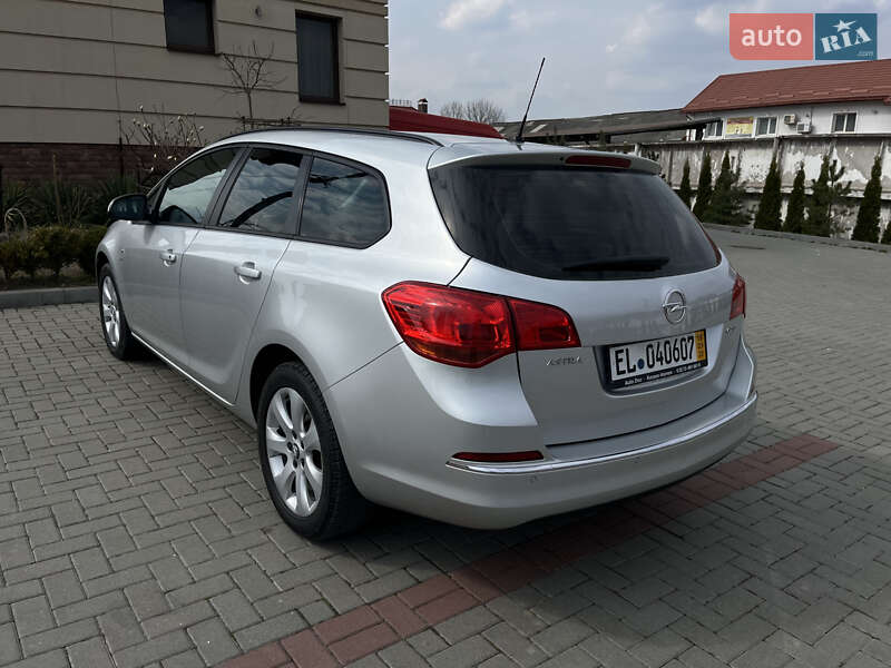 Універсал Opel Astra 2014 в Золочеві