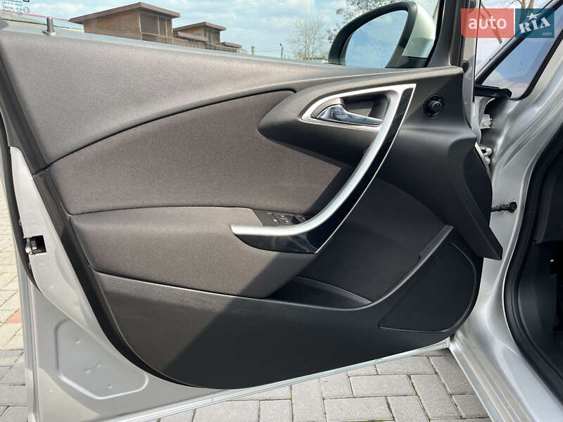 Універсал Opel Astra 2014 в Золочеві
