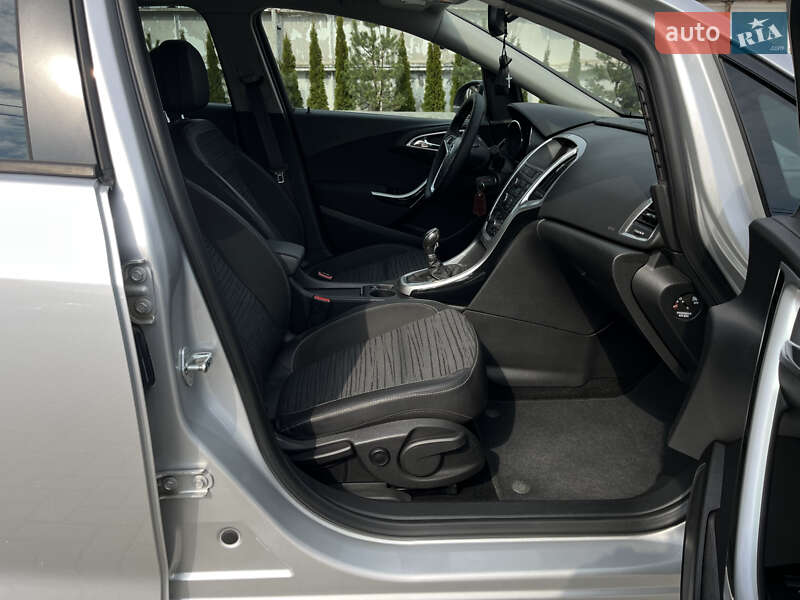 Універсал Opel Astra 2014 в Золочеві