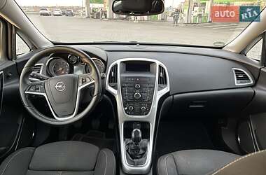 Хэтчбек Opel Astra 2011 в 