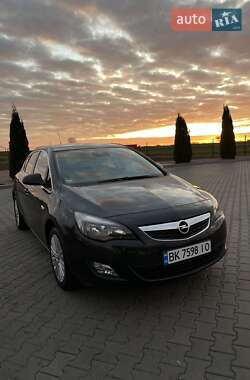 Opel Astra 2011 Opel Astra 2011