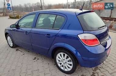 Хэтчбек Opel Astra 2006 в 