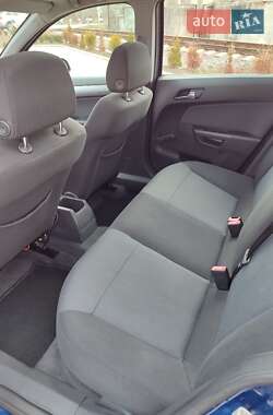 Хэтчбек Opel Astra 2006 в 