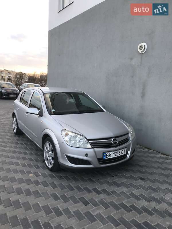 Хэтчбек Opel Astra 2007 в 