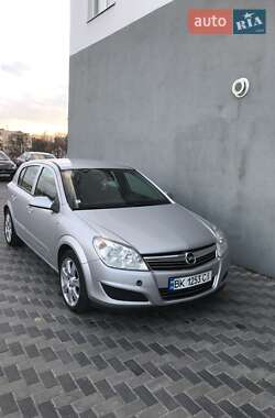 Хэтчбек Opel Astra 2007 в 