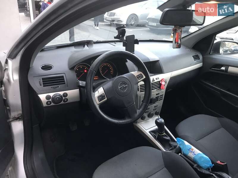 Хэтчбек Opel Astra 2007 в Ровно