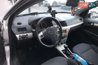 Хэтчбек Opel Astra 2007 в 